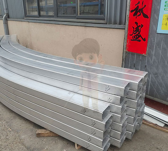 北京幕墙型材拉弯在绿色建筑中的角色：可持续设计与环保材料的结合